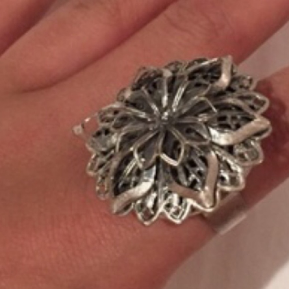 Silver Flower Metal Ring - Picture 4 of 6
